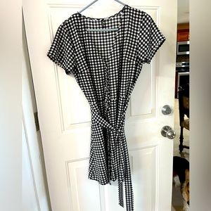 Divided h&m black and white check wrap dress. Mini